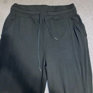American Eagle slim joggers